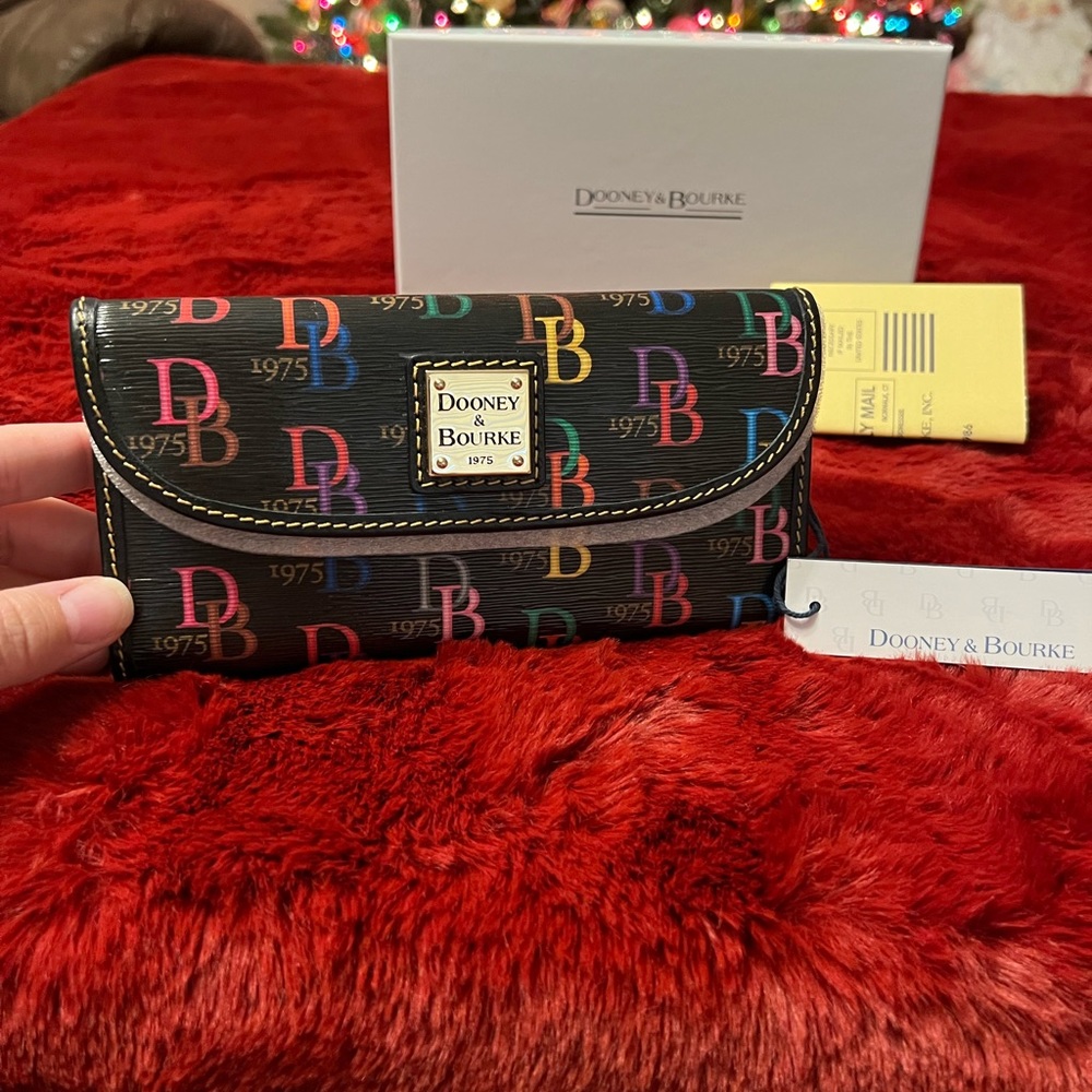 Dooney & Bourke DB75 Multi Continental Clutch NWT